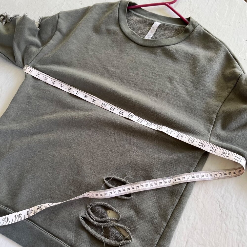 ALO Yoga Fade Ripped Pullover Sweatshirt in Jungle Green Size S - Picture 6 of 6